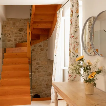 Ionea House *