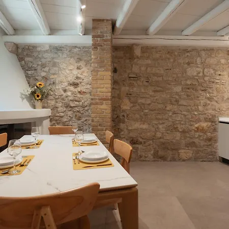 Ionea House *