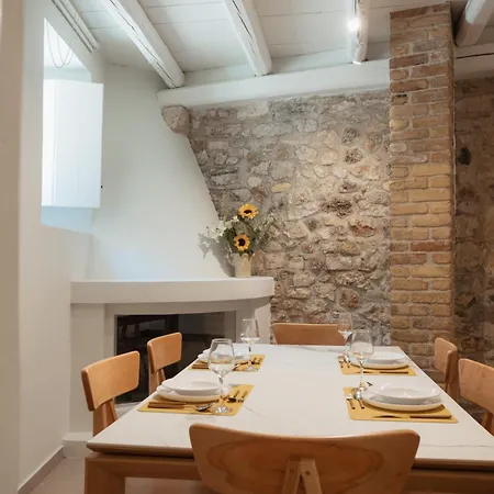 Ionea House *