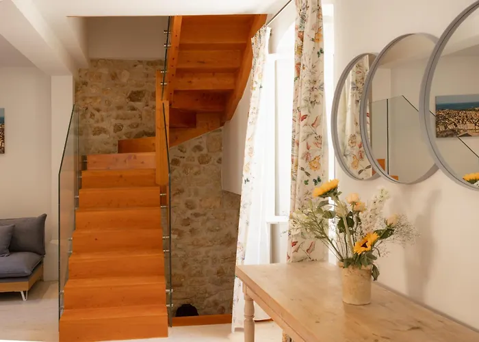 Ionea House *